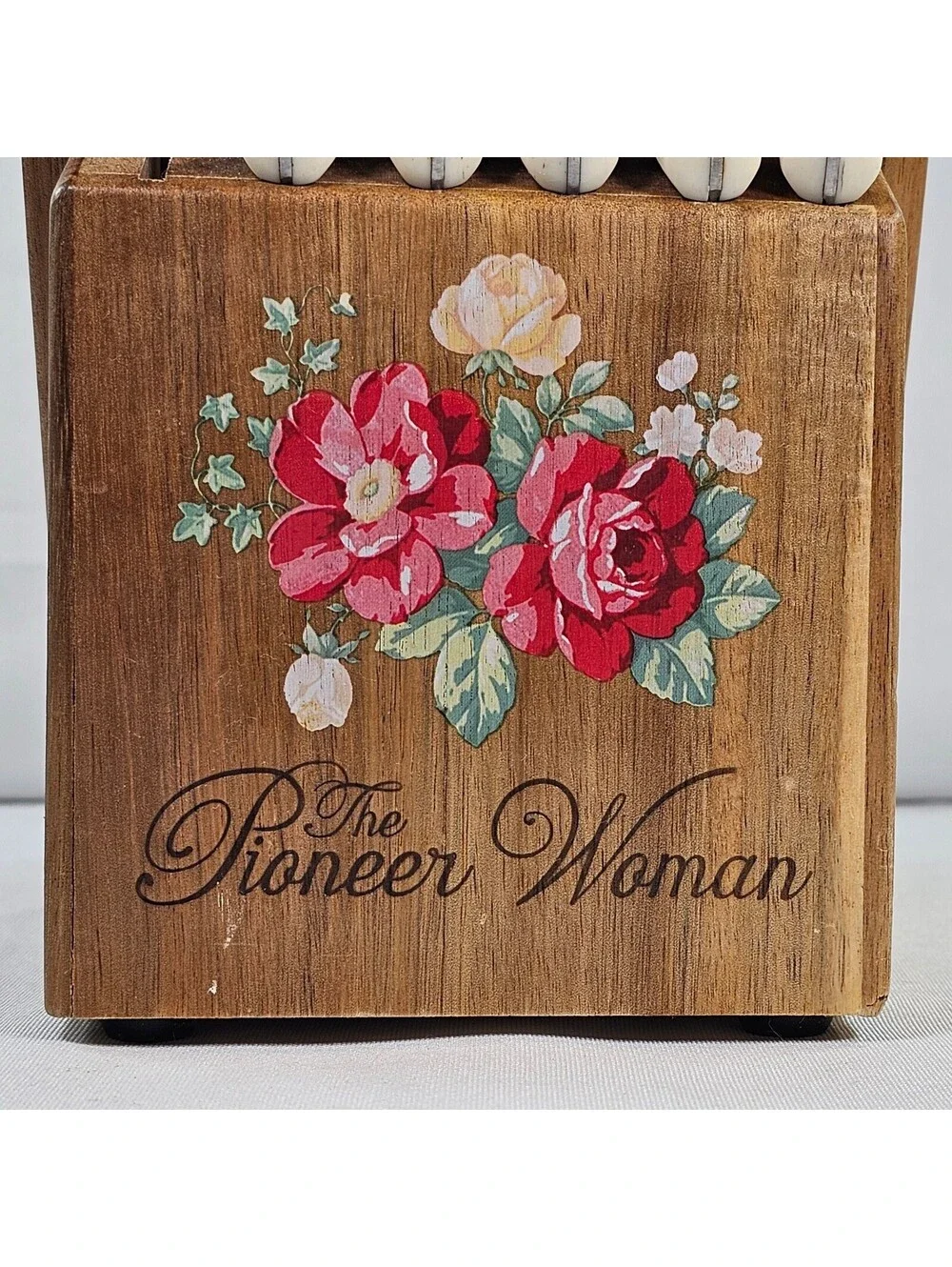 Pioneer Woman Vtg Floral 14 Piece Cutlery Set Wood Block Cream Floral Handles